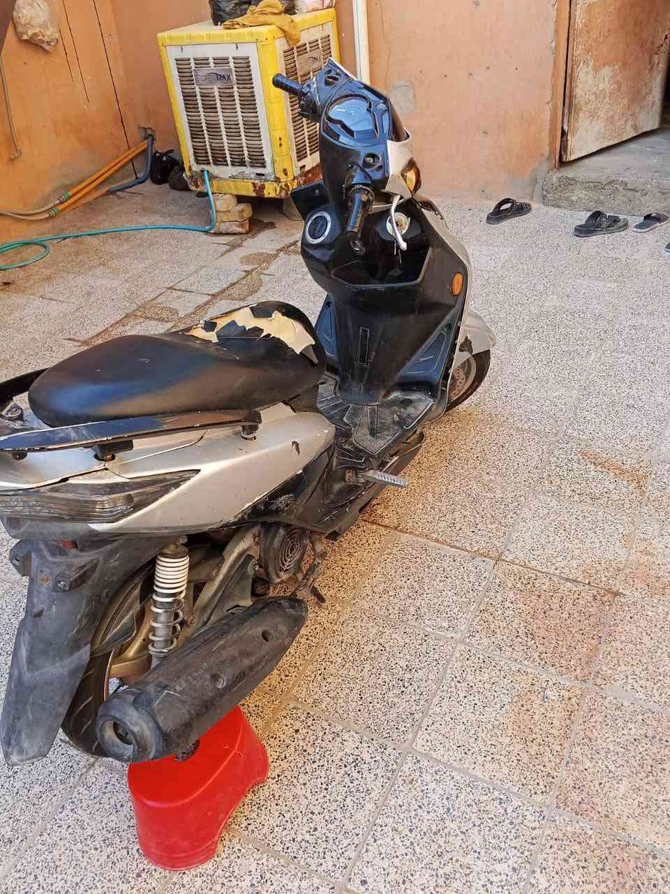 السلام عليكم 🖐️ دراجه سكنز لد 🤩للبيع دراجه مشي معدل خير من الله 😚 كلها بلاديه برغي ما مفتوح بيها 🫣فقط كفراتها يرادلها فايبر كلاس ادامه 🙆يعني ترجع فوول 🥳 اتكفلك بيها برغي ما مفتوح مع ملاحظة 🕺 الدراجه اوراقها موجوده السعر 750 وبيها مجال العنوان الشعب 
***********
