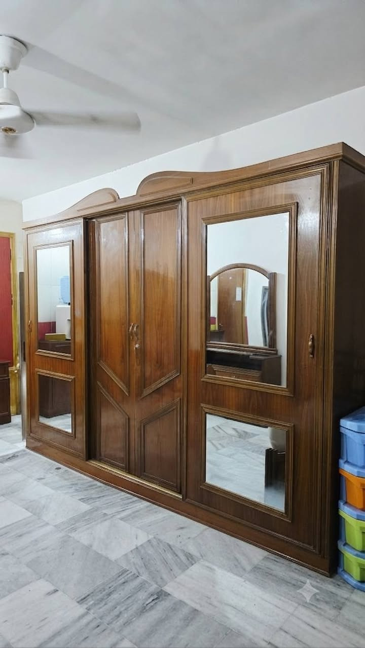 السلام عليكم للبيع غرفة نوم عراقيه سلايت موديل تركي صاج خارج وداخل درجه اولى اي استفسار اتصل على الرقم ***********
