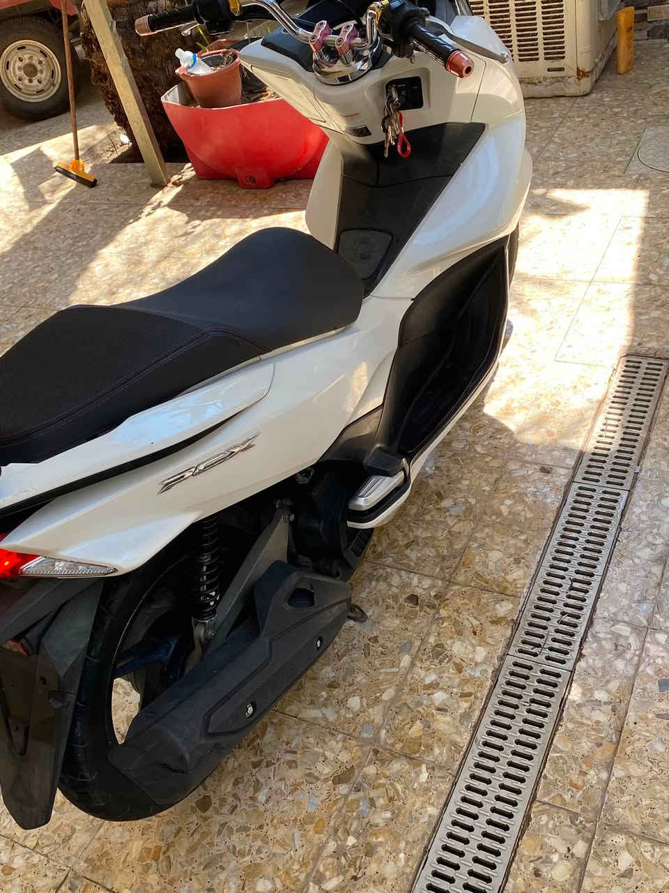 السلام عليكم Pcx  جيل الثاني ياباني  مكفوله كفاله عامه  مكينه 125حساس ازدحام وحساس ستان  دراجه مال جناي ماشيه 20 ألف دراجه خير من الله جيب فيتر وتعال شوفها  السعر ب13  رقم الهاتف***********العنوان بغداد الغزاليه
