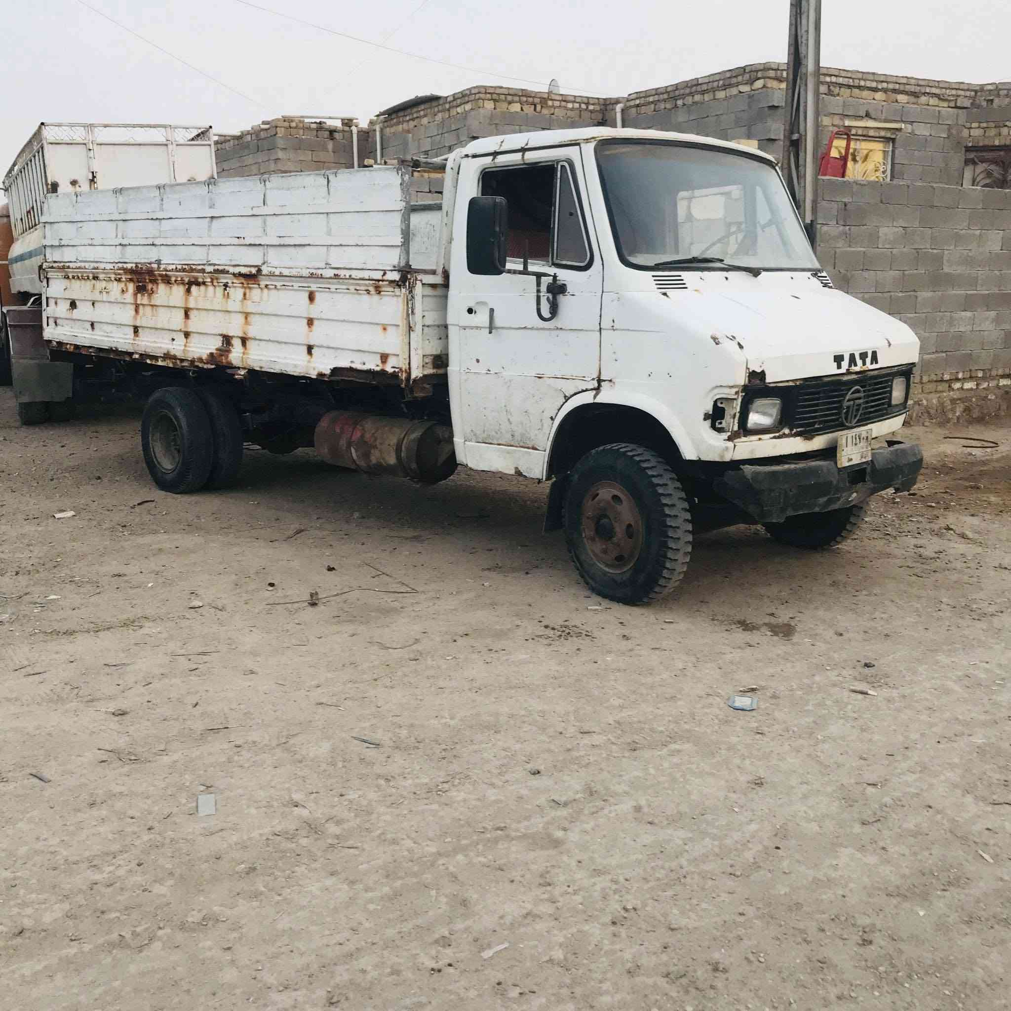 السلام عليكم تاته 4 طن موديل 95 محرك وكير ابو ردين تخم تاير بدي نضيف مكانها سماوه المركز ***********

