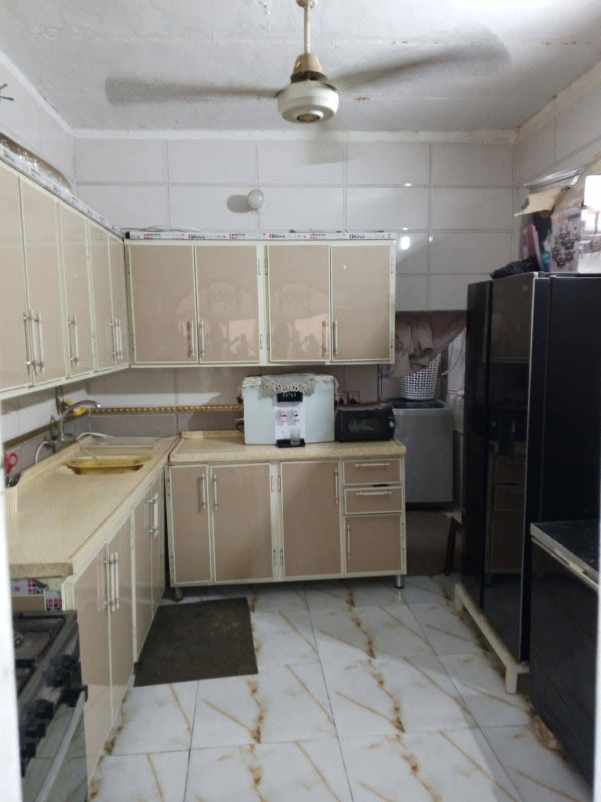 بيت للبيع 125 طابو صرف  خلف مدرسة الجوهره ابوصخير حي مطاط 
بناء طابوق جيري اساس كونكريت والسقف شيلمان بيه غرفتين وصاله واستقبال حمامات داخليه وخارجيه المكان ابوصخير حي مطاط...  للاستفسار خاص 🥰اوع رقم السعر 80وبي مجال رقم لتواصل  ***********
