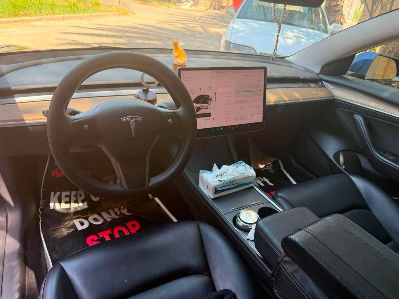 🚘 للبيع Tesla Model 3 – موديل 2023 ⚡️

🔹 أونلاين + آخر تحديث
🔹 تنربط على التلفون تحكم كامل 📱
🔹 الممشى: 90,000 كم
🔹 البطارية: 79% 🔋
🔹 تمشي تقريباً 410 كم بالشحنة
🔹 السيارة نظيفة جداً وأحلى هواية من الصور ✨

⚠️ ملاحظات السيارة:
• حادث بالجنطة، راجع بارد بدون صبغ فقط تصليح بارد، والحادث مرفق بالصور.
• إيرباك خلفي واحد طاك وراجع بدون سستم.
• سنسر تاير واحد واقف.
• المسجات الموجودة فقط: سنسر تاير + إيرباك.

🔌 الشاحن الأصلي + البورد كامل ويا السيارة، ويُعتبر ضمن السعر.

💰 السعر: 149 بيها مجال 
تواصل ***********
