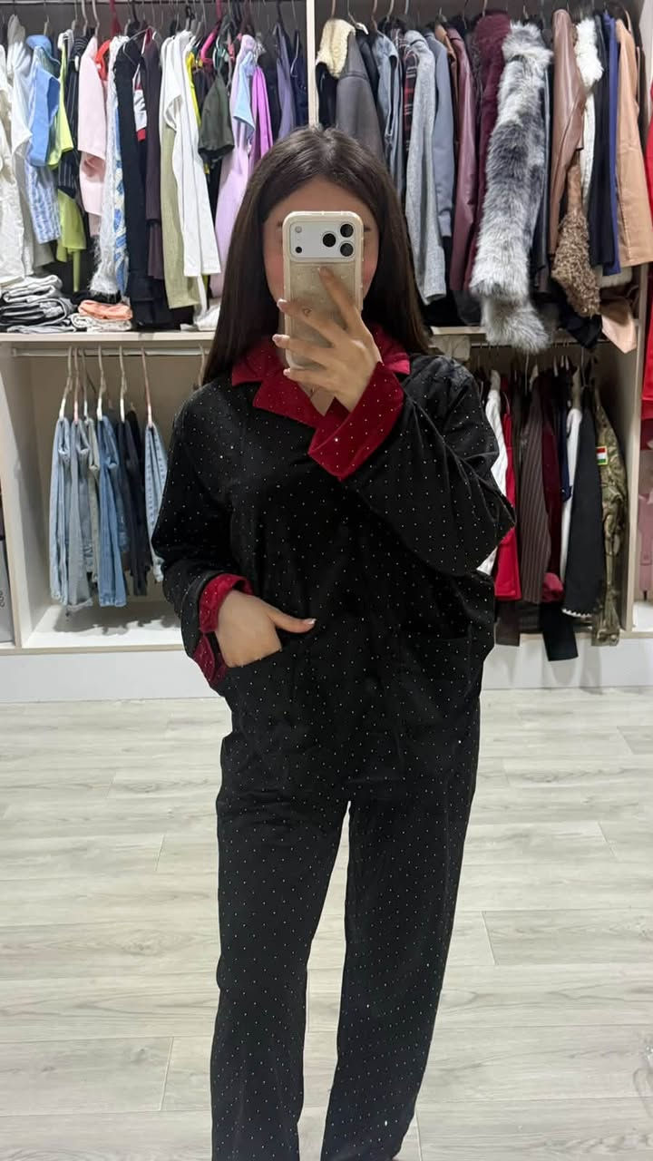 جمله و مفرد 
موديل جديد الشتاء    ⚜️
قياسات m-l-xl-2xl-3xl
٢ لون موجود 
رقم واتساپ 
***********
