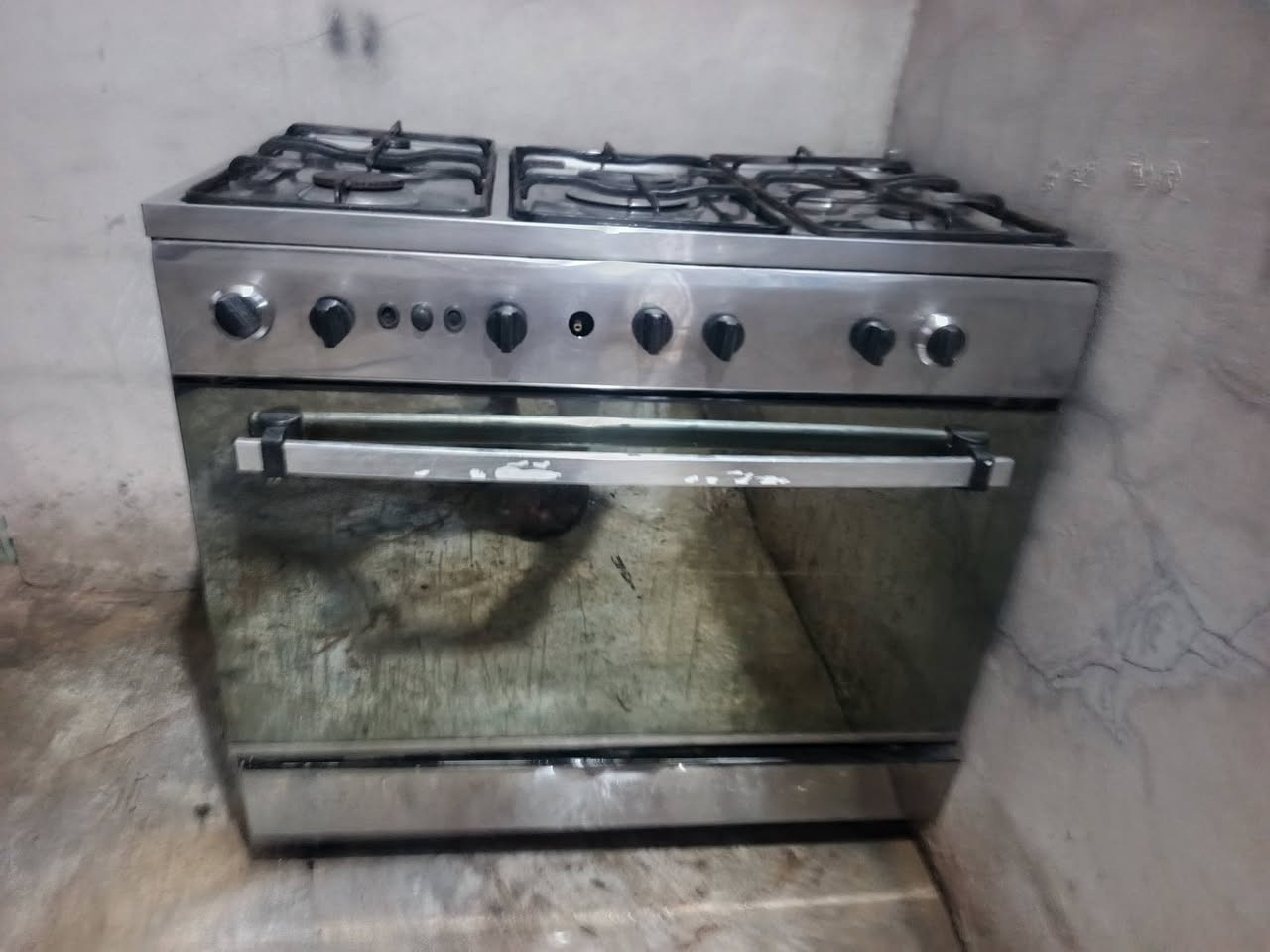 طباخ للبيع السعر ١٣٠مكان الضلوعيه ***********
