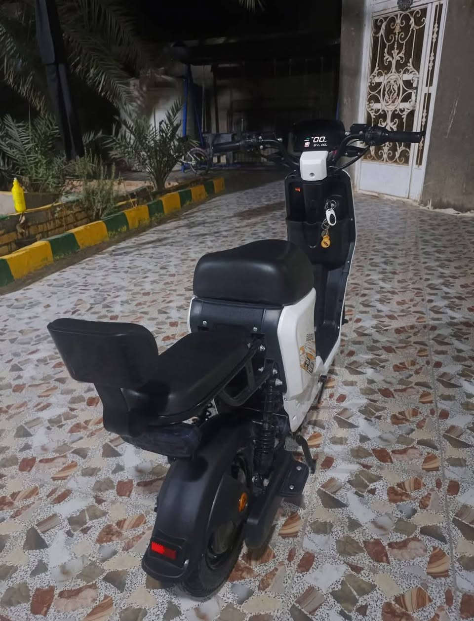 سلام عليكم 👋 
دراجه شحن R9 للبيع دراجه نضام R  وكلشي شغال يجي وياه مفتاحين وبصمتين نضيفه واخت الجديده مثل ما تشوفه كدامك (السعر 470) وبيه مجال للشراي مكاني ناصريه مركز ناحيه الزديناويه (***********)
