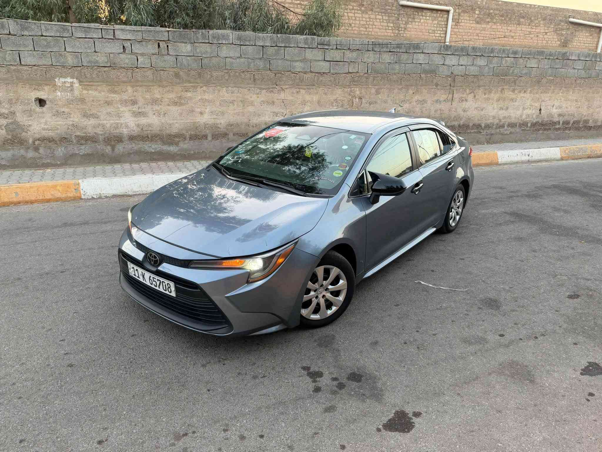 السلام عليكم تيوتا كورله 2023LE
 رقم بغداد بأسمي هزه ورقم وفحص كله جديد  حادث فقط جاملغ امامي نفسه معدل ومصبوغ حته بدون فتح وبيه شبر بل هلال الخلفي من جوه شخط واضح بل سونار  بدون
 دواخل  بدون شخوط بدون رصعات شرط السونار وين مايعجبك افحص حته الدعامية بلاده يعني قطعه واحده فقط ماشيه 30 الف كير محرك صدر تخم تاير كله ع وضع الشركه. حجر بيئه بلادي   لون بحري  شذري كلش حلو سايد  بريك بصمه اوتو هولد شاشه ابل كار بلي سستم كاربون فايبر كامل شرط السياره برغي ما بيه نقص سعر 139 وبيه مجال بسيط مكان السياره ديالى بعقوبه 
*********** نذير.
