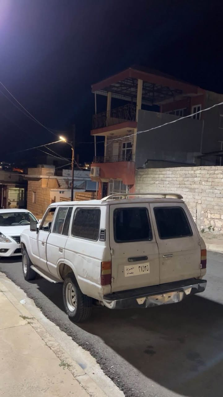 تويوتا لندكروز موديل ١٩٨٥ كير و ماكينه و ده بل اكسن بشه رت ٤ تايره جديد پاوه ر پيشي ديسك نرخ 
١٦ ورقه ومجال
*********** دهوك, العراق

نص مكتوب في الصور:
- Qaryat Hamzal