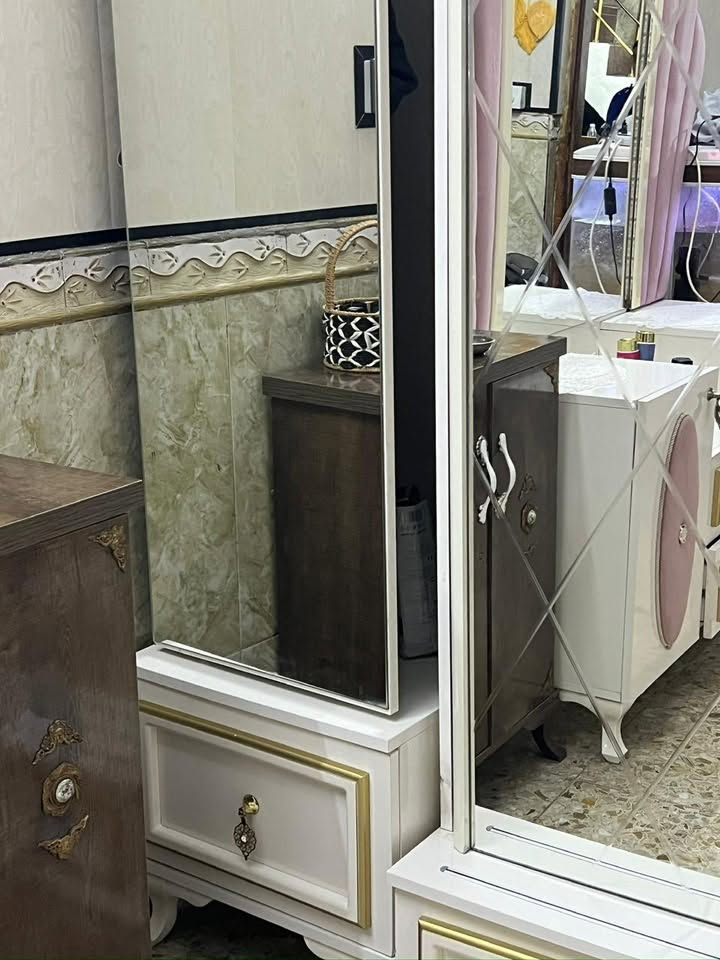 السلام عليكم 
غرفة تركية مستعمله للبيع 
السعر : ٥٥٠ الف وبيها مجال بسيط 
***********
