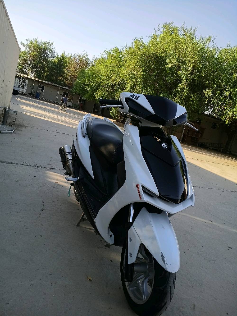 السلام عليكم سكنس شمعه للبيع يابني الدراجه خير من الله الدراجه صارله شهر نازله من الرمبه الدراجه مكفول كفاله عامه بانزين كله محسن دهن امزويل الدراجه نكره سلف بكل وقت المدينه خير من الله الدراجه بين قوسين نعمه من الله كهربائية شغاله الدراجه ماشيه ٢٩ الف للبيع السعر مليون و ٨٠٠