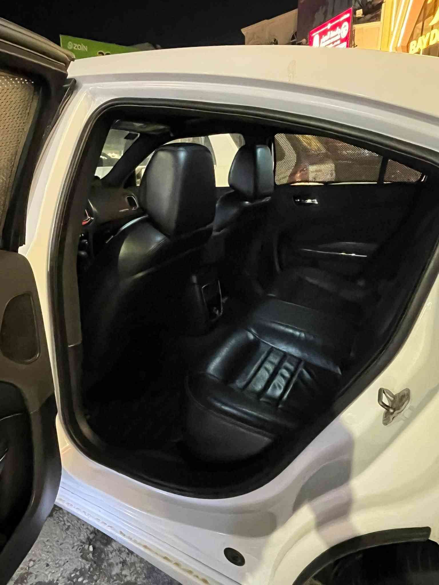 تشارجر SXT • ٢٠١١ • محول باسمي