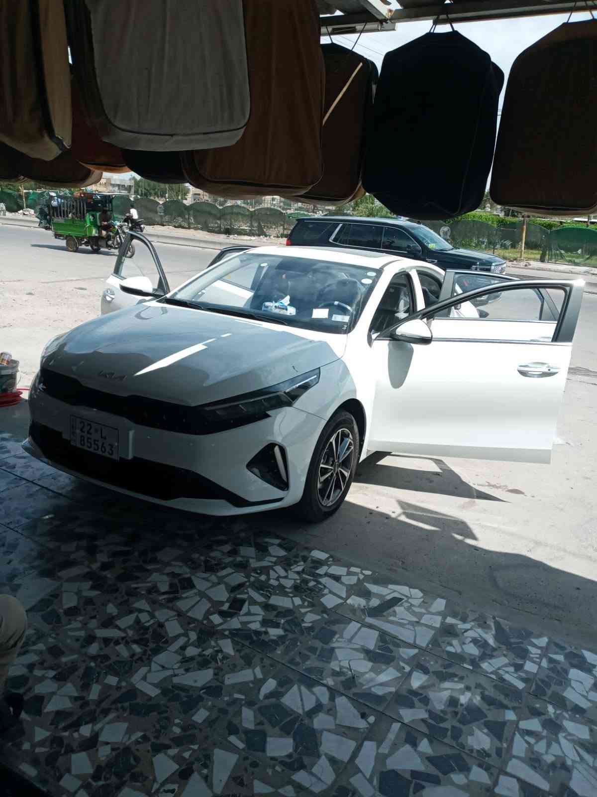 للبيع فقط .. 
كي ثري k3 موديل 2022 محرك 1500cc دبل نوزل المرغوب الفول الباب الاول السيارة كفالة عامة استخدام بسيط جدا 
ماشية 30  km  الف كيلو 
مرقمة بأسمي تحويل مباشر مواصفاتهة :تحكمات استيرن / ٣ انظمة قيادة / ايكو /نورمال / سبورت 
السيارة  اشاير بلمري + شفط /كشنات/ جلد ابيض / بصمة / قطعتين تبريد/ فتحة سلايد / تشغيل عن بعد / شاشة كبيرة فول اندرويد / بجم لد / اشاير بلمري السيارة بيهة دوشمة وارضيات حفر اصلية / مكاني بغداد حي الاعلام للاستفسار اتصل 
***********
