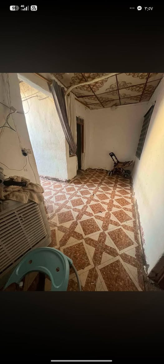 سلام عليكم بيت في المطار الجديد شارع اسواق فدك قرب شكله جنابي وهم قريب على شارع ملعب الكوفه 60 متر غرفه وصاله ومطبخ وطارمه صغيره 15معى الغرفه وبي مجال 
***********
