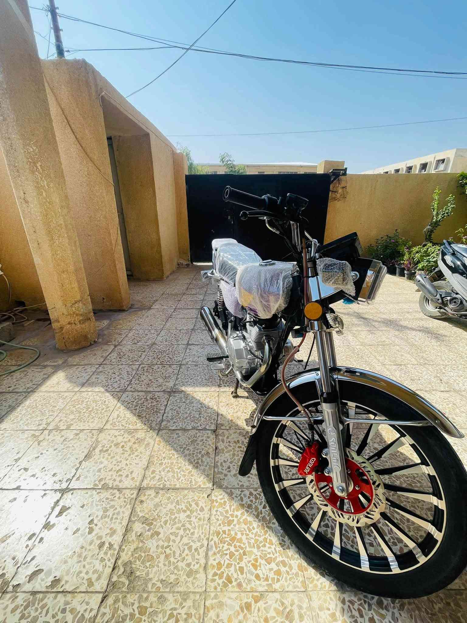 موديل ٢٥ • ٢٠٠ • شاشة تحتاج تصليح