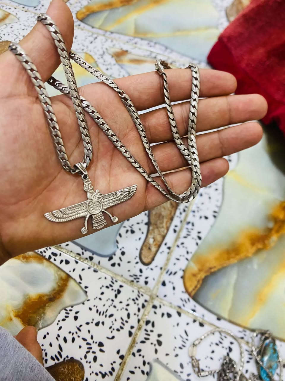 فضه جديده  ميه ب ميه سعر اغرام ب تلاثه وربع به مجال  ابيع كلهن مو قطعه وحده مختمات ايطالي   توصيل موجود جميع محافظات العراق  استفسار على هاذه رقم  ***********
