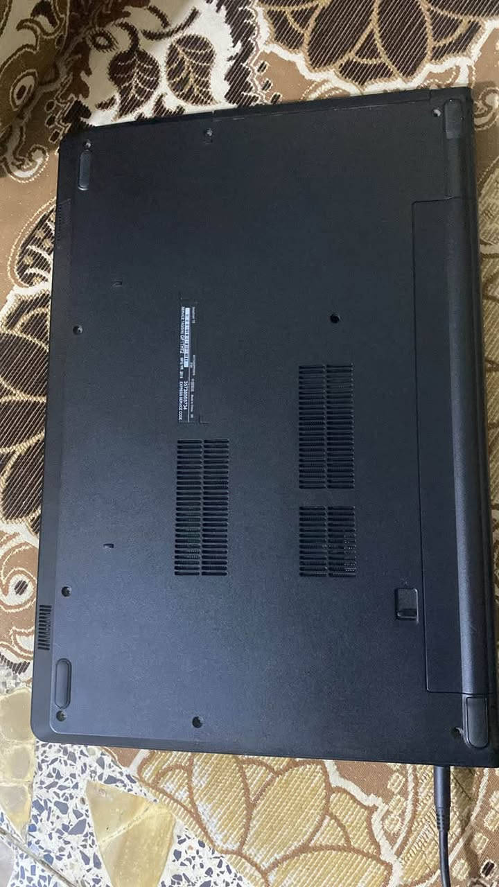 السلام عليكم،
 لابتوب ديل (Dell Inspiron 15 3000 Series) للبيع، جهاز عملي جداً ومناسب للدراسة، الأعمال المكتبية، التصميم، والألعاب المتوسطة

 .المعالج (CPU): Intel Core i7-8550U (الجيل الثامن) - أداء سريع وممتاز.
 .الرام (الذاكرة العشوائية): 8 جيجابايت (8GB RAM).
 .التخزين (الهارد): 2 تيرابايت (2TB HDD) - مساحة عملاقة تكفي لكل ملفاتك وتگدر تركب هارد SSD تخليه بس للنظام 
 كرت الشاشة (مزدوج):
1. مدمج: Intel UHD Graphics 620.
2. منفصل: AMD Radeon R5 M435 بسعة (2GB) - ممتاز لبرامج التصميم والألعاب.
 .الشاشة: قياس 15.6 بوصة بدقة عالية (Full HD) ومضادة للتوهج (Anti-Glare) لحماية العين.
. النظام: Windows 64-bit.
لابتوب نظيف ومابيه كسر او أي شيء وغير مستخدم هواي
السعر 500 وبيه مجال 

التواصل علىً الرقم ‭***********‬

نص مكتوب في الصور:
- حول
- ذاكرة RAM المثبتة
- ٨,٠٠ غيغابايت
- السرعة: ٢٤٠٠ ميغا هرتز
- المعالج
- Intel(R) Core(TM)
- i7-8550U CPU @
- 1.80GHz
- 1.99 GHz
- بطاقة الرسومات
- 2 GB
- تم تثبيت عدة وحدات GPUs
- مساحة التخزين
- 1.82 TB
- تم استخدام ١٨٢ GB من ١,٨٢ TB
- Abbas
- Inspiron 3576
- إعادة تسمية هذا الكمبيوتر
- نسخ
- مواصفات الجهاز
- اسم الجهاز Abbas
- المعالج Intel(R) Core(TM) i7-8550U CPU @ 1.80GHz 1.99 GHz
- ذاكرة RAM المثبتة ٨,٠٠ غيغابايت (٧,٨٧ غيغابايت مستخدم)
- بطاقة الرسومات AMD Radeon R5 M435 (2 GB), Intel(R) UHD Graphics 620 (128 MB)
- مساحة التخزين 1.82 TB HDD ST2000LM007-1R8174
- معرف الجهاز 97BD1D34-2D72-48DE-BA78-87A8C2BC2848
- معرّف المنتج 00331-10000-00001-AA939
- نوع النظام نظام تشغيل بإصدار ٦٤ بت، ومعالج يستند إلى x64
- القلم واللمس لا يتوفر إدخال باللمس أو بالقلم لجهاز العرض هذا
- الأسئلة المتكررة
- كيف يؤثر وجود ٨-١٦ غيغابايت من ذاكرة الوصول العشوائي على أداء الكمبيوتر؟ هل يمكنني تشغيل التطبيقات الحديثة بسلاسة باستخدام سعة RAM هذه؟
- هل وحدة معالجة الرسومات (GPU) كافية لتجربة الألعاب والفيديو عالية الجودة؟ كيف يمكن أن يؤدي وجود وحدة