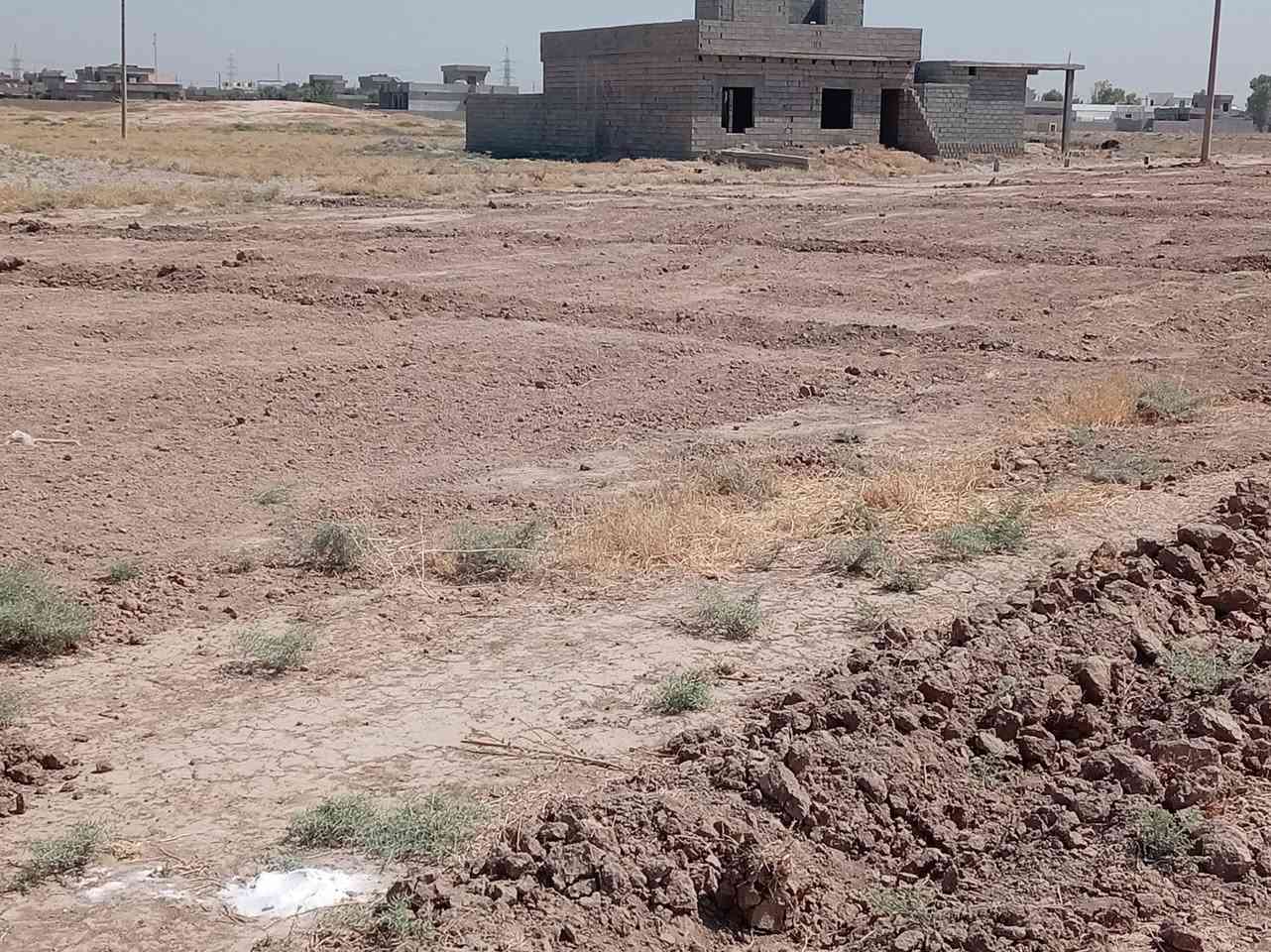 قطع للبيع الحويجة زراعي الإبراهيمية
ق،رب سيطرة المعهد
مساحة القطعة ٢٨٠ متر على شارعين
ماء وكهرباء قريبه 
سعر القطعة ٤ مليون
شكدتريد موجود
***********

