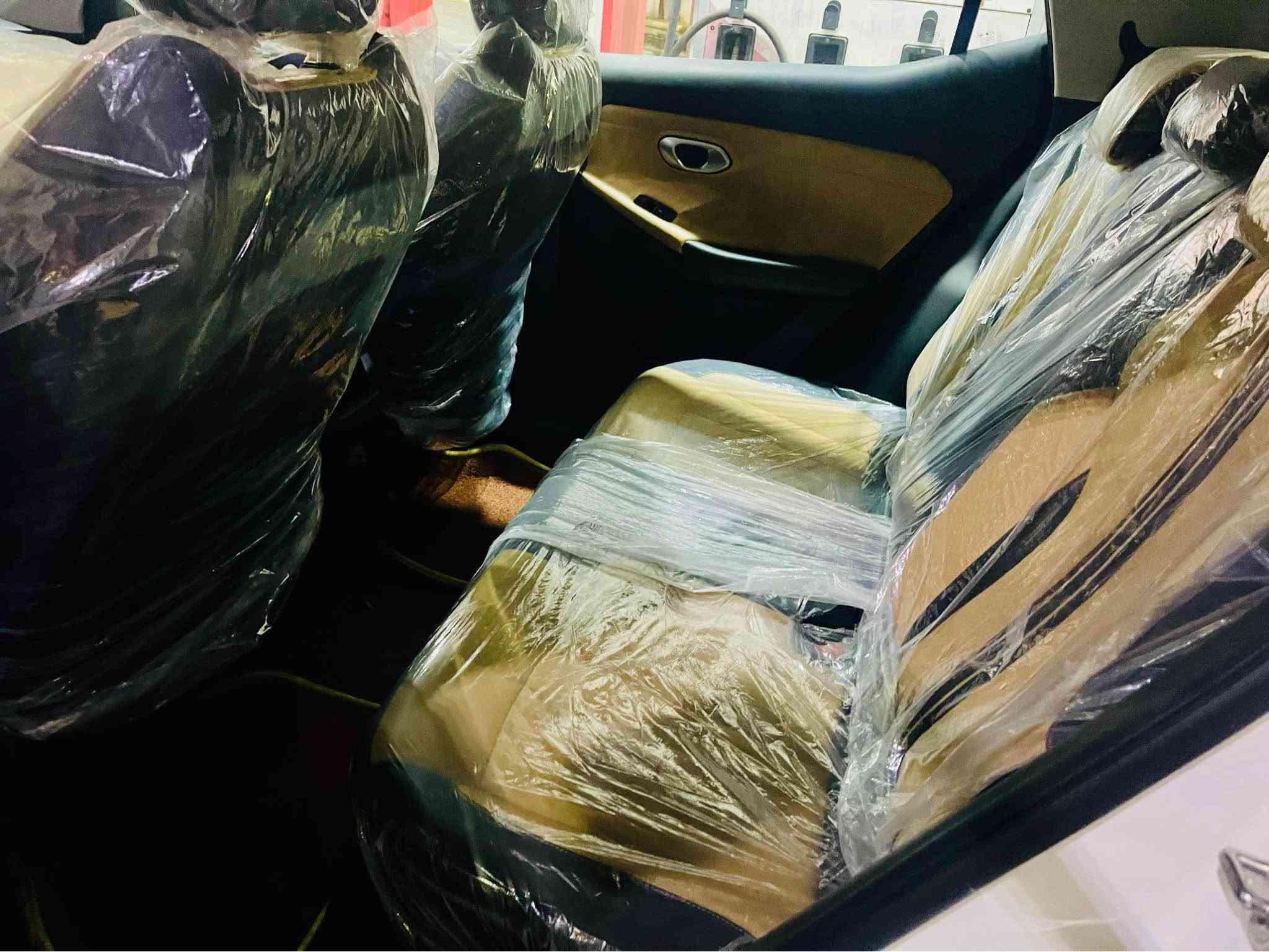 🚗 للبيع GAC GS3 EMZOOM – بحالة شركة
المواصفات:
✅  موديل 2025
✅ ممشى 10000 كم فقط.
✅ محرك 1.5 تيربو بقوة 174 حصان.
✅ ناقل حركة أوتوماتيك DCT بـ7 سرعات.
✅ مصابيح LED أمامية وخلفية.
✅ شاشة كبيرة.كاميرا خلفية مع حساسات.
✅ تشغيل بصمة عن بعد . ودخول ذكي.مثبت سرعة.
✅ جنوط رياضية.مكيف امتياز.
✅ السيارة استلام شركة GAC كركوك 
السيارة بحالة الوكالة ولا تحتاج أي مصروف.
ضمان 10 سنوات 
السيارة كلين بدون صبغ وبدون رصعه وبدون شخط السيارة بسمي 
يوجد معه كوبون بانزين / بطاقة بانزين 
الكير 3 وضعيات  
💰 السعر 150 $ وبيها مجال للطيبين .
للأستفسار *********** كركوك, العراق
