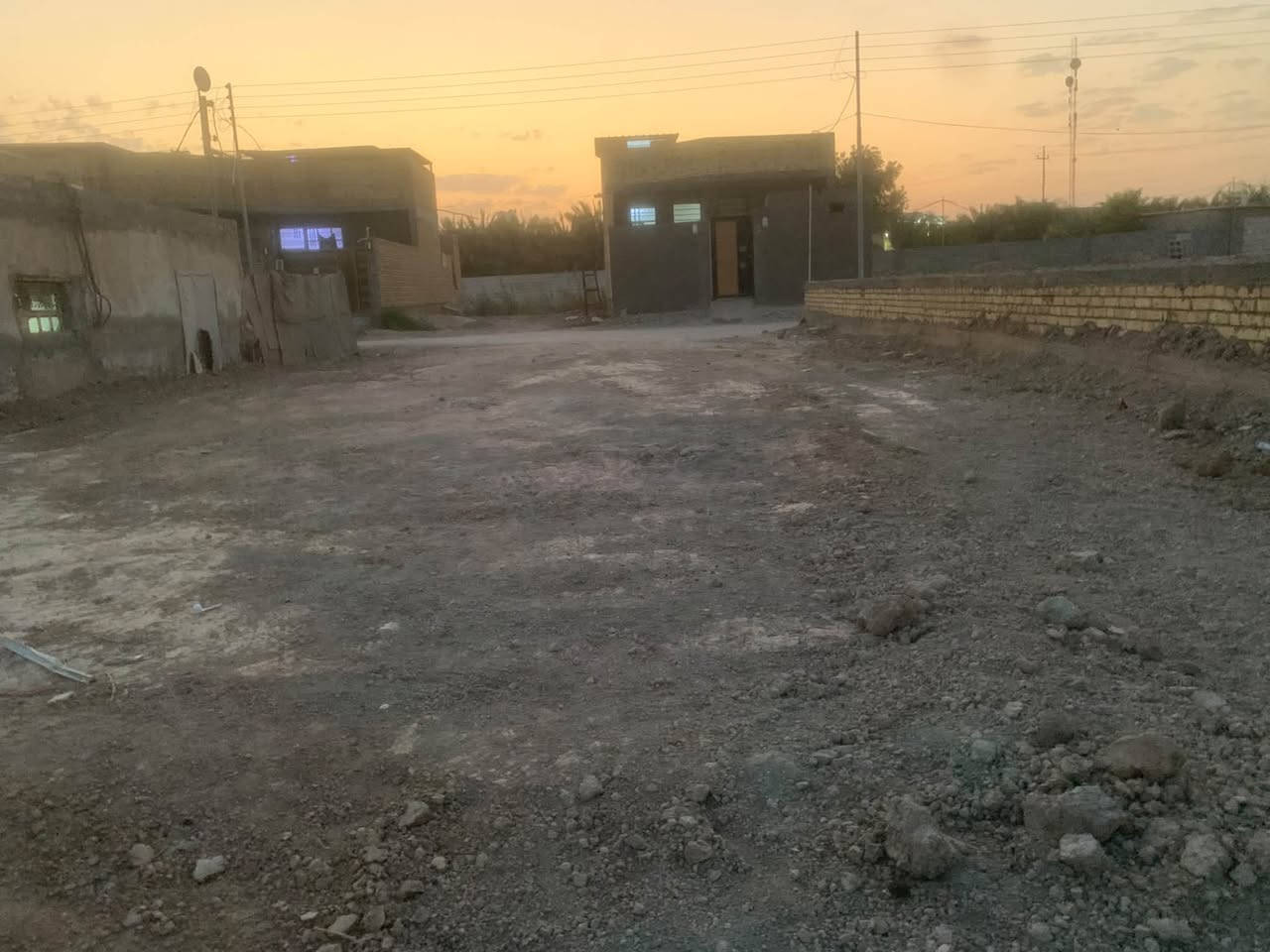 سوق الشيوخ حي الجوادين • ٢٠٠م • ماء وكهرباء