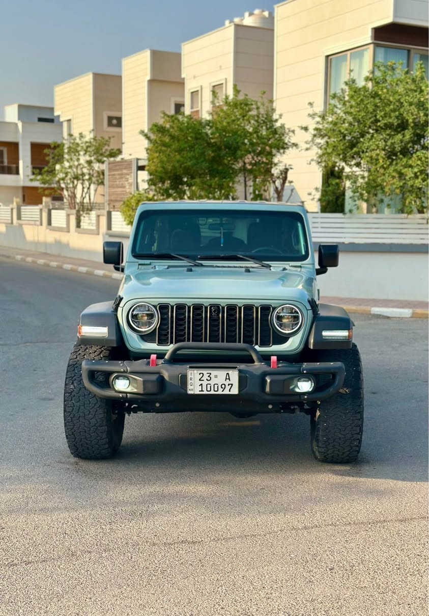 Jeep Wrangler sport 2023🩶
➡️محرك 4 بستم توربو بنزين 
سيارة مرتفعة من امريكا 
🩶لون سمنتي جديد مميز 🩶
⛓️ماشية 29 الف 
🖥️شاشة وسط  
🎆 جامات كهرباء عدد 4
🆎بصمة تشغيل 
📳 Car play  
⬆️سقف فايبر كلاس متحرك 
↕️تثبيت سرعة 
✅ 4X4 
⛰️طخم تايرات جبلي 
📷كامرة خلفي 
🔍Media (Tipe\C & USB)
➿traction control \ مانع انزلاق
➰نضام تسلق 
🔘 Auto Start 
♾️دشبول الكتروني 
✔️سيارة بيهه نص جاملغ خلفي فقط بدون دواخل بدون ايرباك

📲*********** السليمانية, العراق
