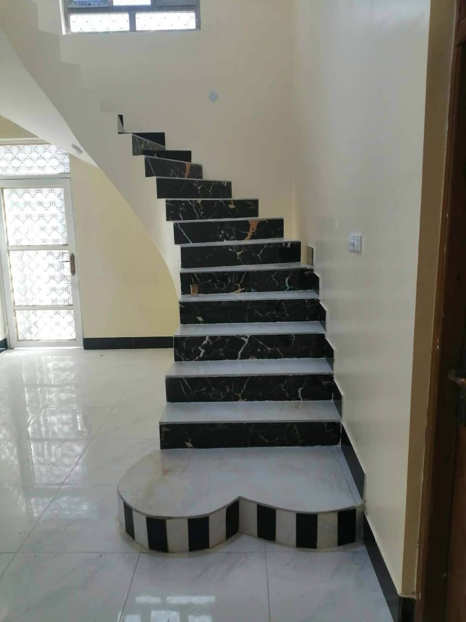 خلفه سيراميك شغل درجه أولى تسليم مهندس شغل مرتب ونضيف ***********
