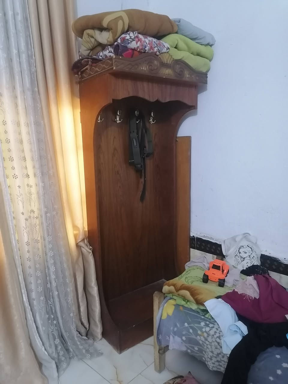 غرفة نوم نضيفة للبيع سعر ٥٠٠ رقم
***********
