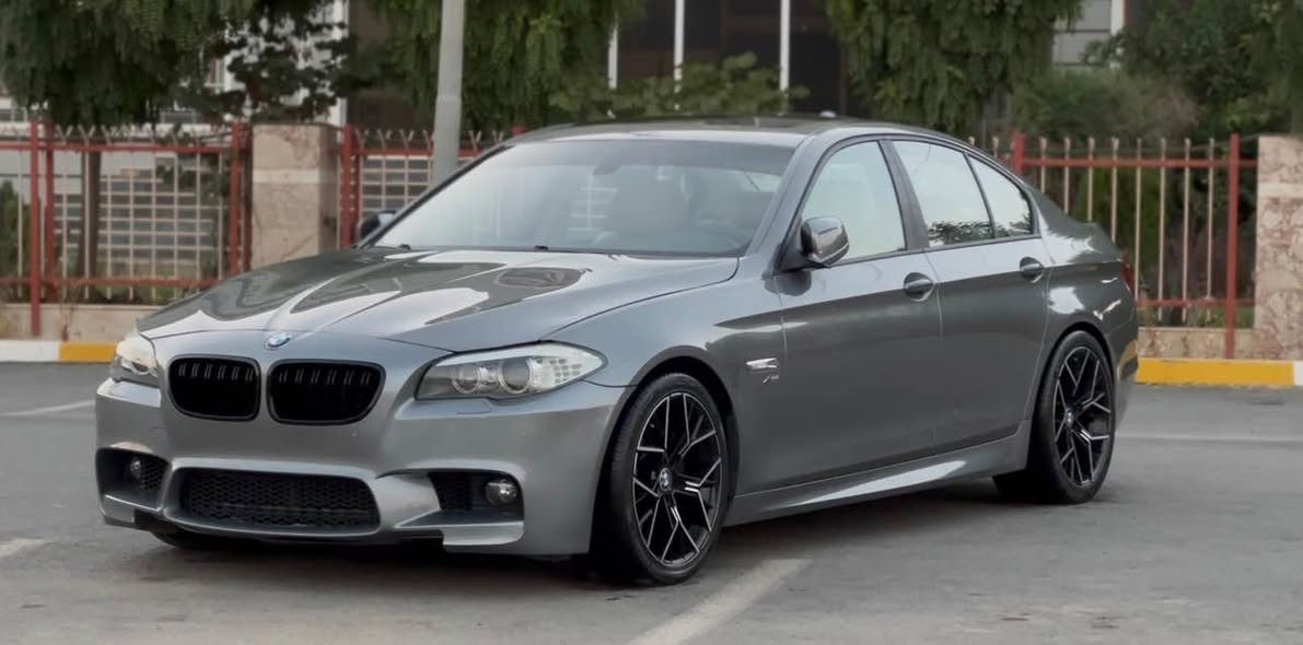 BMW F10 N63 550i Twin Torbo Xdrive 2012
سڵاو هاوڕێیان ئه‌و بیئێمه‌ بۆ فرۆشتن مه‌كینه‌  550  V8توین تۆربۆ بێ بۆیاغ ساغه‌ سه‌یاره‌كه‌ مواسه‌فات "سڵاید گه‌وره‌ كوشن جڵد كوشن سیاحی كوشن كاره‌باهه‌ردوو كوشنی پێشه‌وه‌ غه‌زن سوكان كاره‌با ناو زه‌رد چوار ویل و تایه‌ی 19M دوو سایز كیتی كراوه‌ به‌ M پشت و پێش عاسه‌ كامێڕه‌ و زۆر مواسه‌فاتی تر سه‌یاره‌كه‌ زۆر جوان و توندوو تۆڵه‌ گێڕوو مه‌كینه‌ و كاره‌بایه‌تی به‌شه‌رتی ده‌ فیته‌ر و ده‌ كۆمپیوته‌ر  سه‌یاره‌كه‌ بێعه‌یبه‌ هه‌موو شتی ئیش ئه‌كات بێ نه‌قصه‌ 99 mil رۆیشوه سه‌یاره‌كه‌ علوجه‌ بێ كۆده‌ به‌شه‌رت ماڵ مه‌ده‌نی سه‌یاره‌كه‌ له‌ ڕسمه‌كان جوانتره‌" بۆ زانینی نرخ  یان مه‌سج بنێره‌ یان په‌یوه‌ندی به‌و ژماره‌ ته‌له‌فۆنه‌وه‌ بكه‌ *********** رانية, السليمانية
