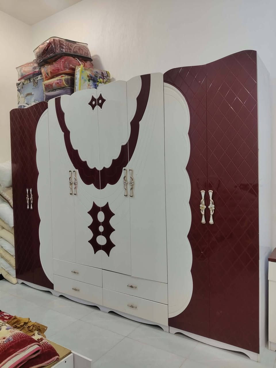 السلام عليكم غرفه كامله للبيع مستخدمه ونضيفه سعر ٤٠٠
رقم الاتصال *********** او مراسله الصفحه
