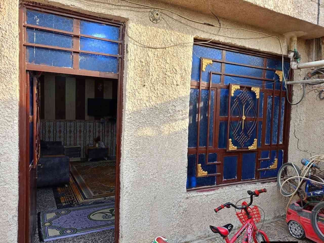 ‏بيت بداية الحميديه 🏤
طابقين مسلح، (مساحتة 200 م٢ واجهه 10م نزال 20 م)
 
‏الطابق الاول/ يحتوي غرفتين نوم /صالة كبيرة/ استقبال/ مطبخ يحتاج سيراميك فقط/ حمامات عدد 2 / كراج / ترك حول البيت🥀🥀🌹

‏الطابق الثاني/ يحتوي غرفتين نوم/ صالة كبيرة/استقبال/ مطبخ/ حمامات/طرمه.. 🌹🌹 
‏كل طابق الكهرباء مالته منفصلة بوحده💡 💡 🌅
للاستفسار التواصل واتساب فقط 
*********** 📞📱
