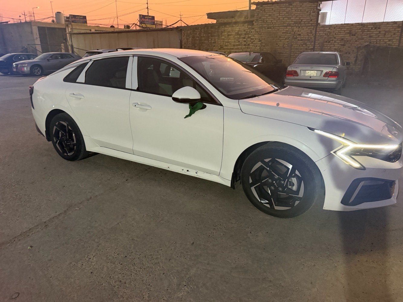 السلام عليكم2024 k5 خليجي   على وضع شركه✅  سبير مانازل.      محرك 2500

تحكم ستيرن

ويل كروم حجم 17

لد امامي خلفي 

اشاره بالمريء 

مريء شفط 

ترحيب عند الاقتراب 

تبريد قطعتين لمس

شاشه تاب كبيره

 كاميرا خلفيه 

تشغيل عن بعد 

جنطه ذكي 

مواصفات لk5معروفه

رقم بابل 
***********واتسابً