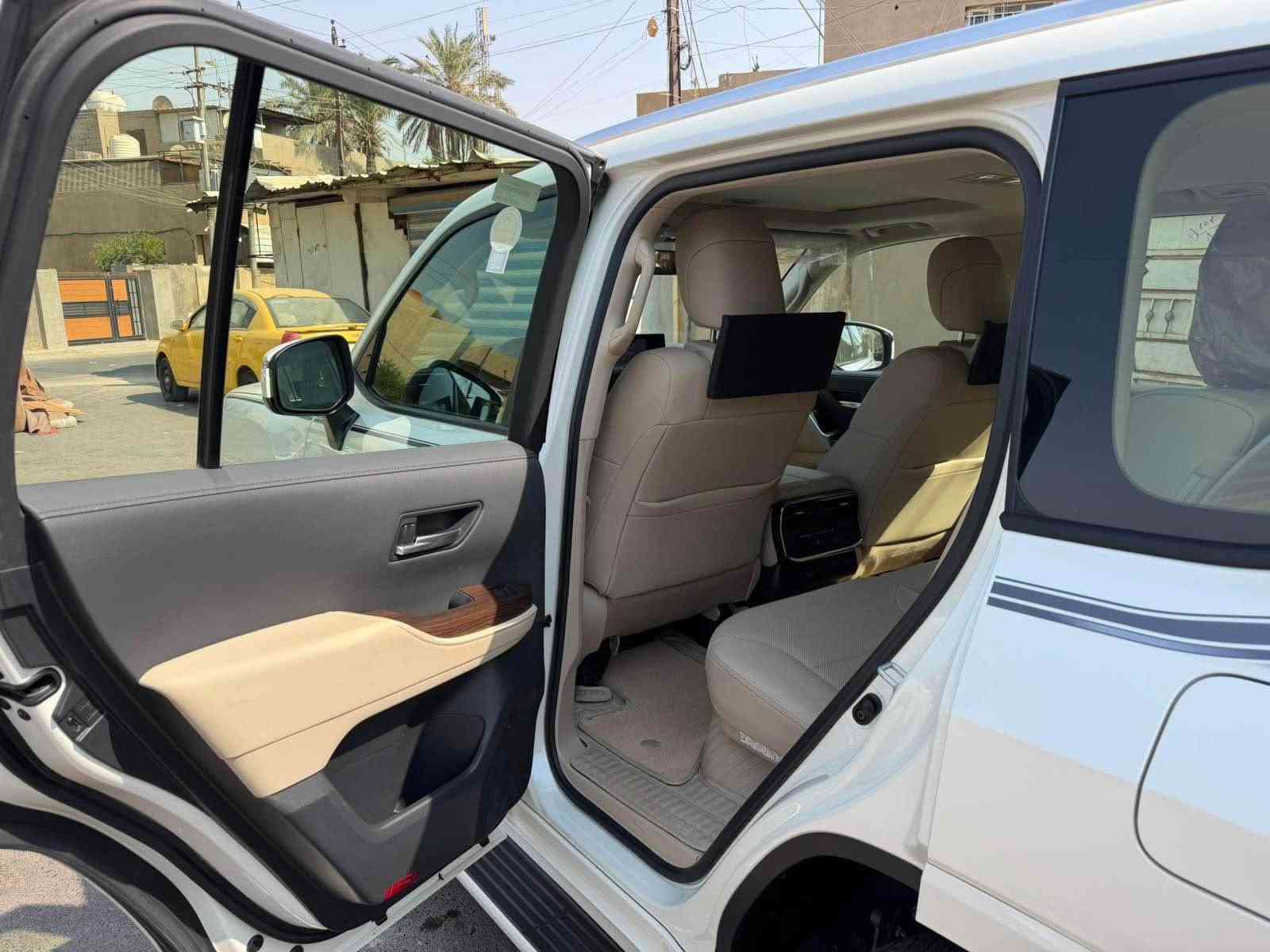 لاندكروز GXR • ٢٠٢٥ • ٤٠٠٠٠ كم