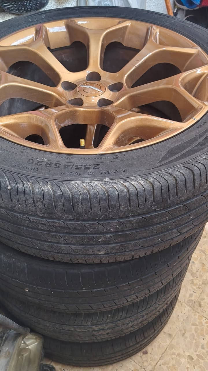 السلام عليكم شباب ويل كب وتخم تاير حجم 20 التاير  نص عمر جديد وخادمك تصل ***********
***********
