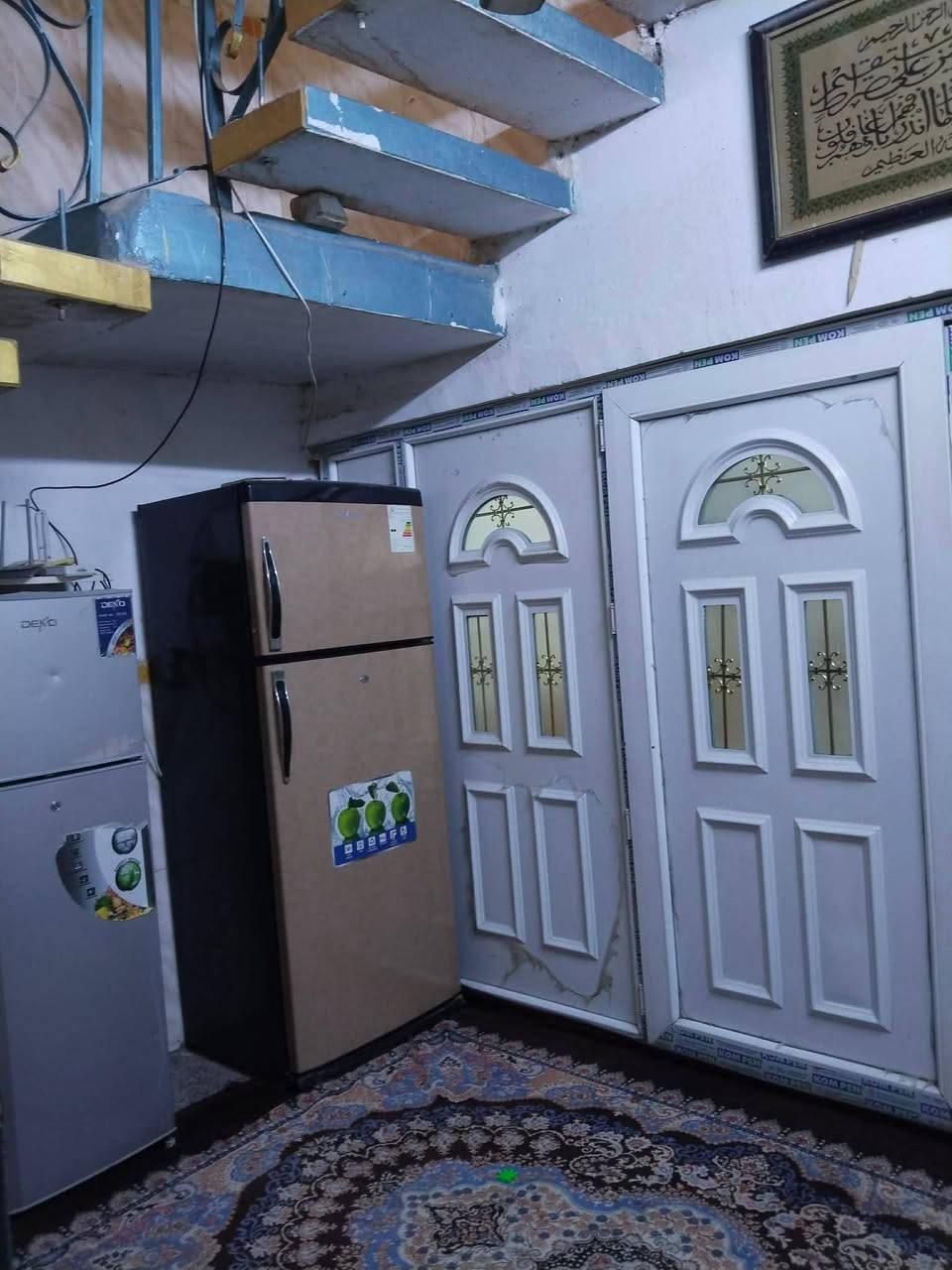 السلام عليكم بيت مساحه 150 طابقين يحتوي على أربع غرف نوم وصاله و مطبخ وكليدور 2  المكان حي الزهراء طابو زراعي سند 25 خدمات كاملة مجاري كهرباء رقم الهاتف *********** السعر 135 وبيه مجال
