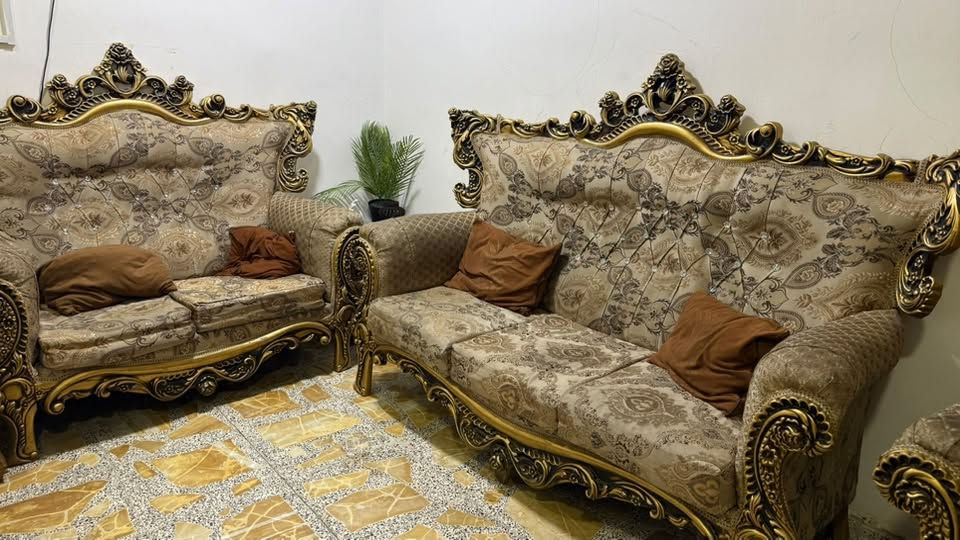 تخم مستعمل 10 مقاعد مع 2 طبلات صغيرة وواحده كبيره السعر 450 وبي مجال المكان بغداد للاستفسار على الرقم 

‭***********‬

