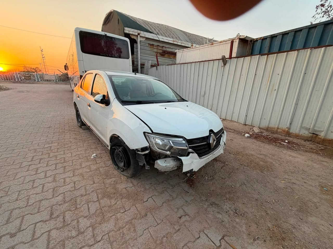 رينو سمبل ٢٠٢٠ سيارة نظيفة 95%
سعر ٥٠ ورقة وبيها مجال قليل جدا 
مبدل فقط جاملغ يمنى
سيارة داخليتها جديدة وضع الشركة
السيارة أبيعها ع حادثها حدادية صدر 
وتنكجي مضبوط ترجع بلادي

الرقم ***********
