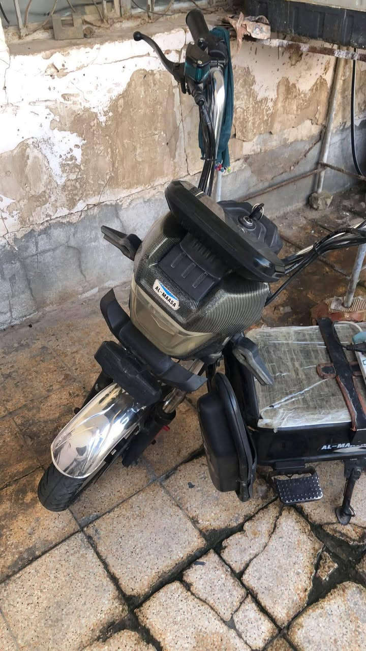 سلام عليكم دراجه شحن للبيع كشر البطاريات موجوده بي بس بيهن نفخ بسيط العنوان سده البعلوان مطعم كرم دليم السعر 325وبي مجال الاتصال***********

نص مكتوب في الصور:
- 8/2/2025 14:19