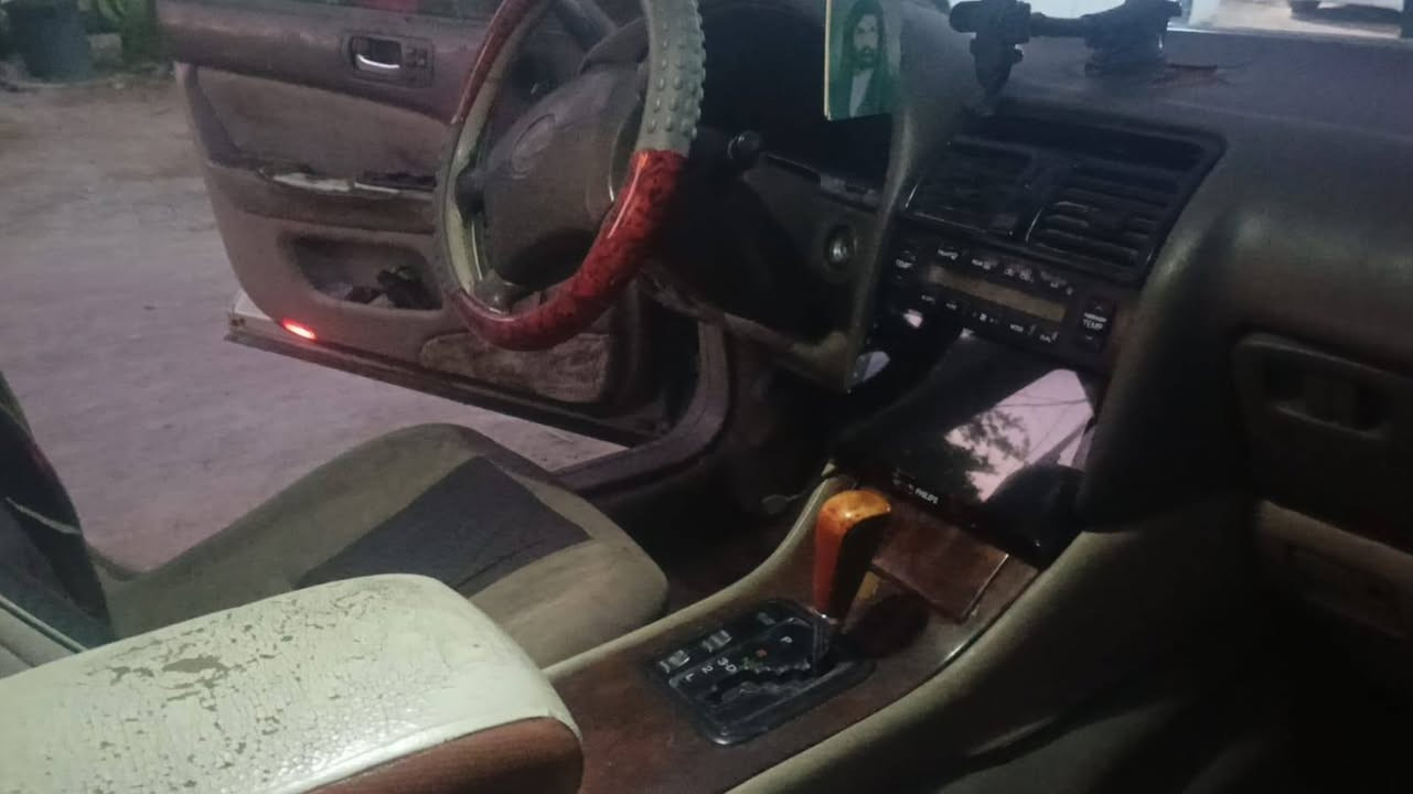 لكزز مديل 98 للبيع ب55وبيه مجال  محرك وكير راس الثور2.500 ثنين ونص فيفي تي فيشة وبطل مكان نجف ***********
