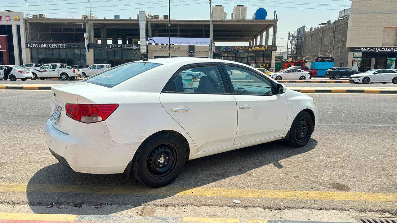 سيراتو 2009 رقم اربيل تريد وكالة تحويل موجود مكفولة من كلشي بيها بس باردات اثنين مكينة وكير جاهزات تبريد ثلج السعر 80وبيها مجال رقمي *********** مكاني نجف حي الغري

