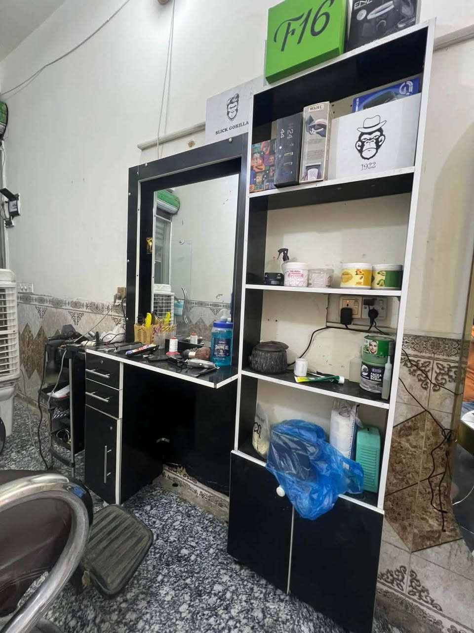 قفل الميز ٧٠
الفاترينة ٣٠
العرباين ٣٠

ما ابيع مفرد شلعة وحدة
مكان حسينيه الراشديه 
***********
