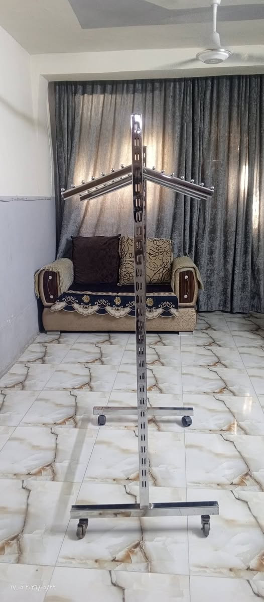 ملكنات مع استاند عرض
***********
