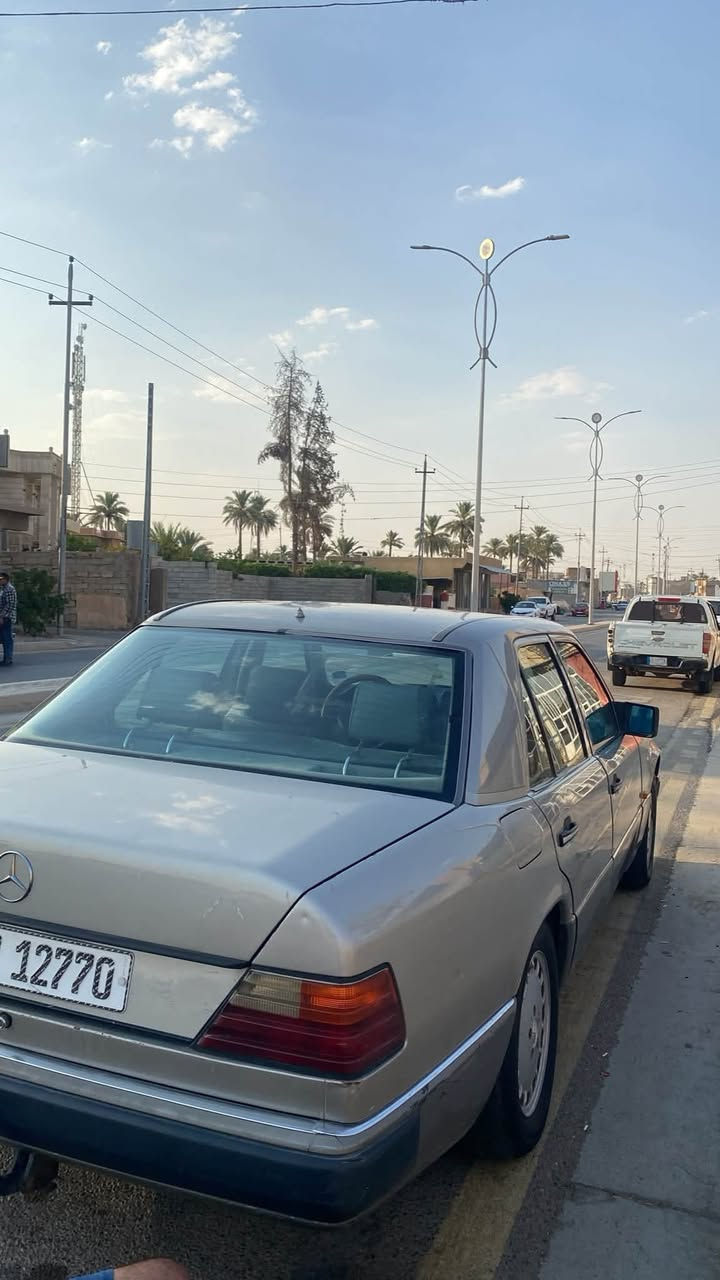 السلام عليكم
مارسدس دب موديل 91 اصل 
قواعد دبل مكفولات رقم صلاح الدين دولي
بأسمي تحويل مباشر 
تبريدها شغال ثلج ❄️
تايرات اماميه جدد 
غرفتها نضيفه السياره بيها صبغ قليل
يعني بلاديه 
مكينتها 3000 ياباني نشاط فول
مكينه وگير جدد
السياره جاهزة

مكانه صلاح الدين الضلوعيه 
سعرها 50$ ورقه وبيها مجال للشراي
اتصل ***********
