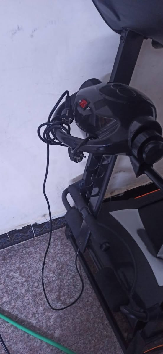 جهاز جري للبيع بيه عطل بالماطور سعر ١٠٠ شارع فلسطين للتواصل ***********
