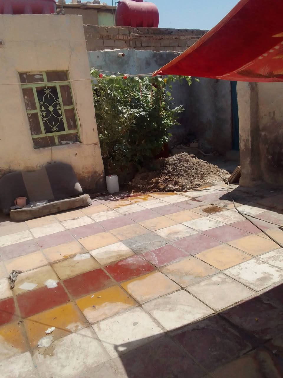 سلام عليكم من رخصت الادمن عندي بيت للبيع بل براكية شارع المعمل مقابل مدرسة الأزدهار مساحتة 130 متر السعر 11 و بي مجال بيع مستعجل *********** وتساب و اتصال
