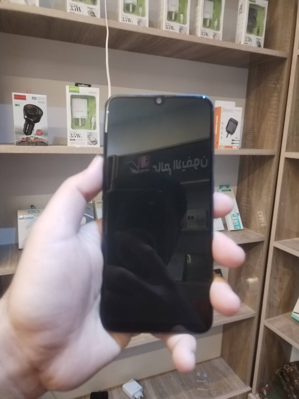 كلكسي A30
ذاكره:64
بطاريه:5000
السعر:٦٥
رقم الهاتف:***********
الموقع:حي المعلمين
امام عماره الجميلي (العماره الزركه)

نص مكتوب في الصور:
- حول الهاتف تعديل Galaxy A30 رقم الهاتف غير معروف اسم الطراز Galaxy A30 رقم الطراز SM-A305F/DS الرقم التسلسلي R58M43DR4VX (الفتحة ١) IMEI 356970102098476 (الفتحة ٢) IMEI 356971102098474 معلومات الحالة معلومات قانونية معلومات البرنامج معلومات البطارية هل تبحث عن شيء آخر؟ تحديث البرامج