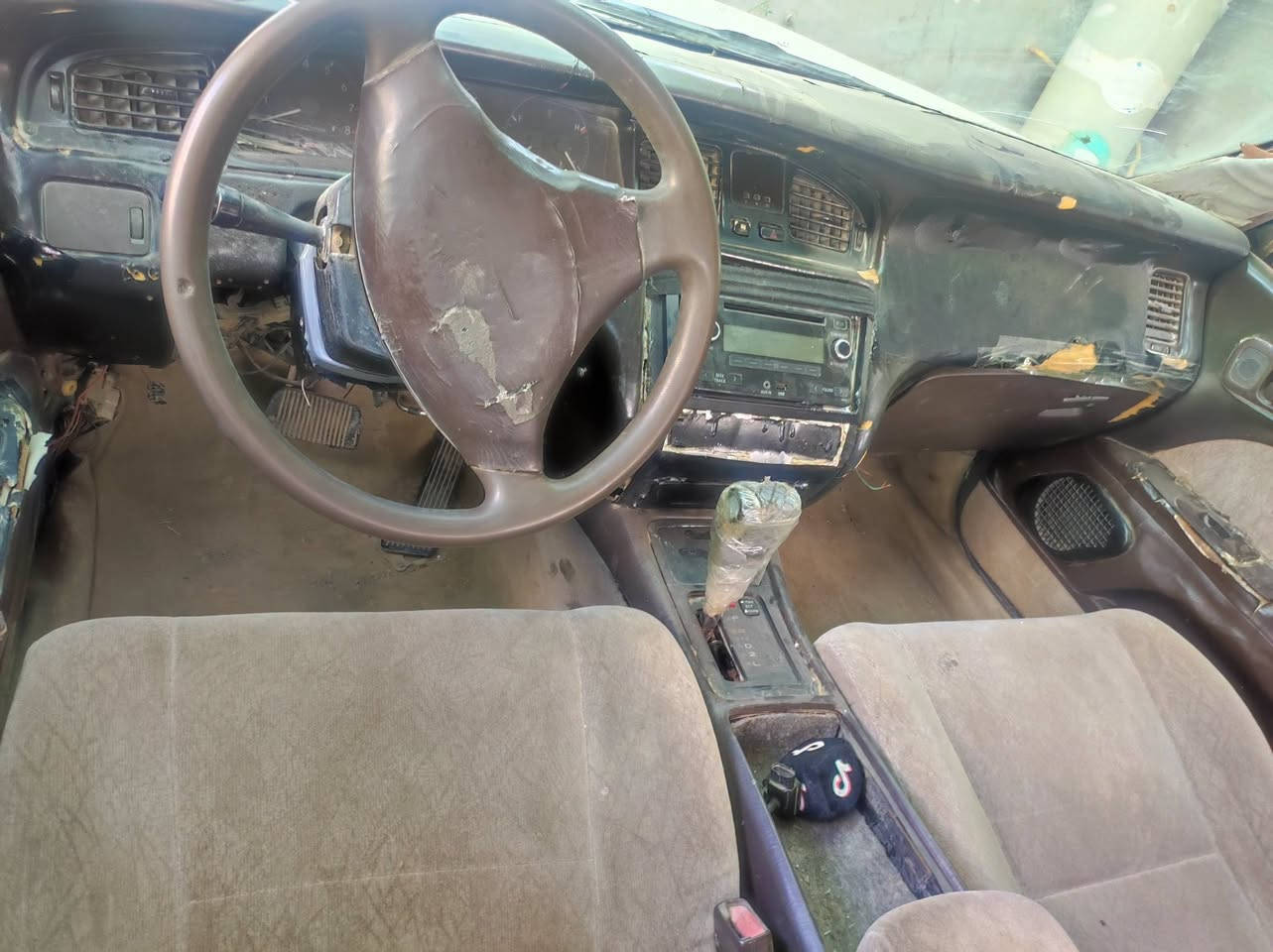 السلام عليكم بطه مامسجل كير ومحرك ونجي نضاف صدر ورا جدام جديد كهربائيات كلها شغاله  لايت عالي ناصي مسجل شغال كيچ شغال تواير نص عمر داخل جديد بطاين جدد يرهم مراوس وبيع 12وبيه مجال ***********
