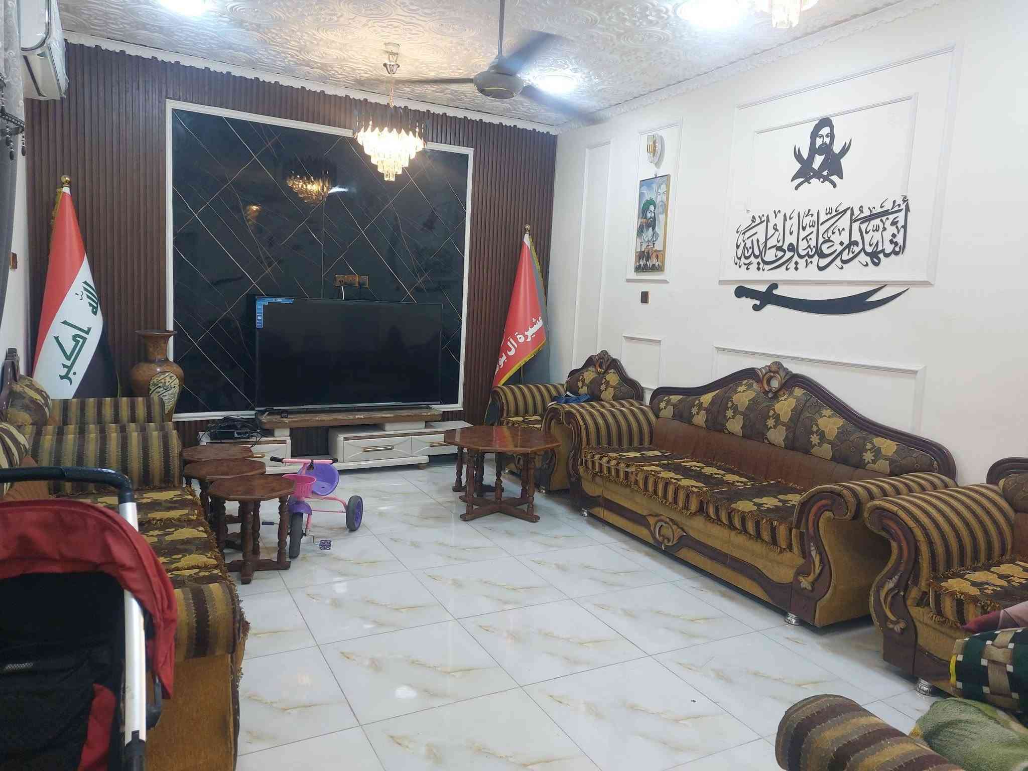 الدار للبيع م 200 متر داموك الشهداء المربع الثاني قريب على معمل ارقام المرور جاهز ماتذب عليه ربع دينار ترميم 23 من الاف للياء قاطين اربع غرف منور و ترك صحيات وحمامات خارجيه وداخليه هول ومطبخ وكراج وحدايق اثنين خارجيه وداخليه لمعرفة التفاصيل اتصال *********** السعر 230 وبي مجال متوازي على بيعته
