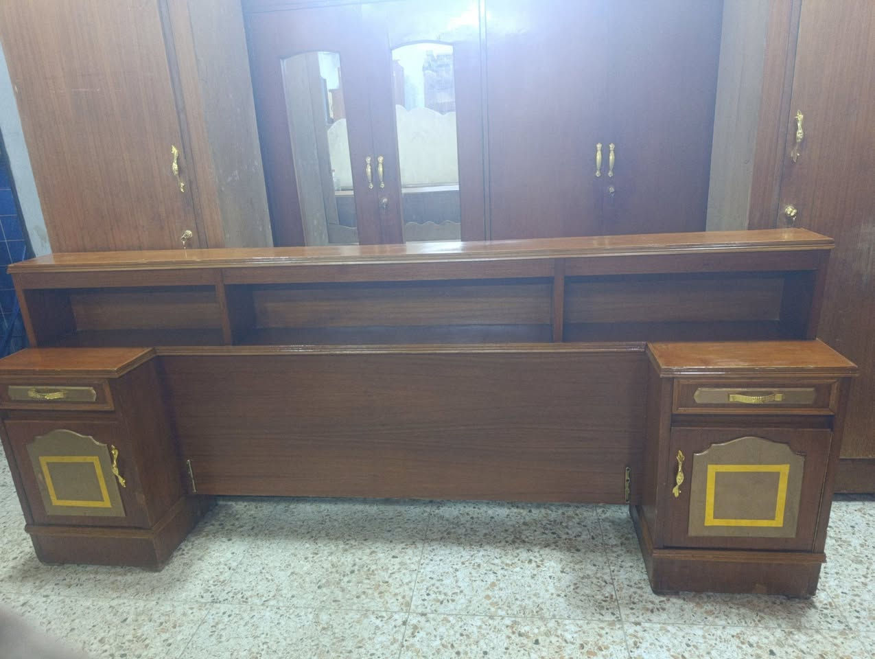 نكول ياالله 
غرفة نوم صاج عراقي نظيفه مثل ماواضحه بالصور
5 قطع / سعرها  450 
تفاصيل اكثر عالرقم أو واتساب  ***********
