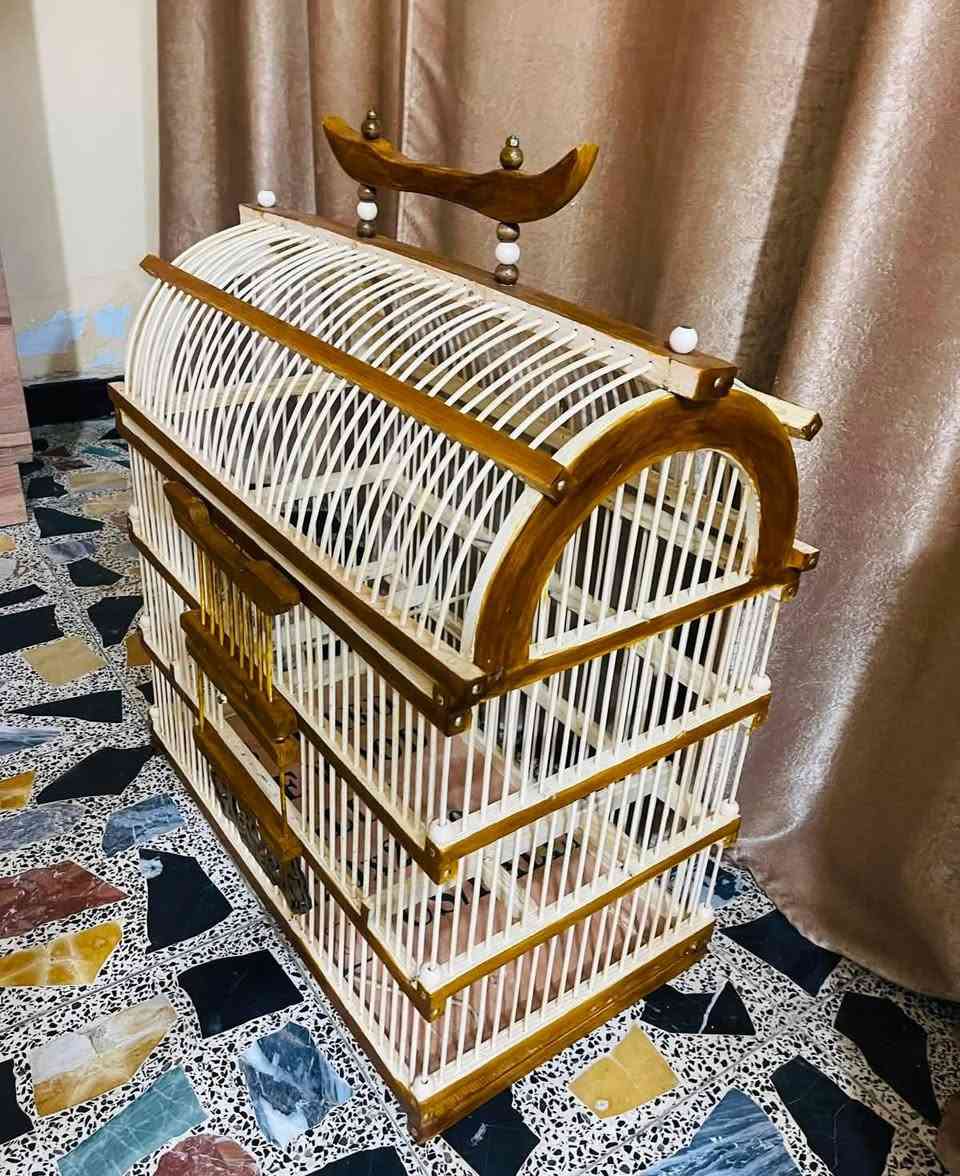 السلام عليكم ورحمة الله وبركاته قفص بلابل شغل جديد للبيع السعر 65 مكان بغداد ام الكبر الغزلان ***********
