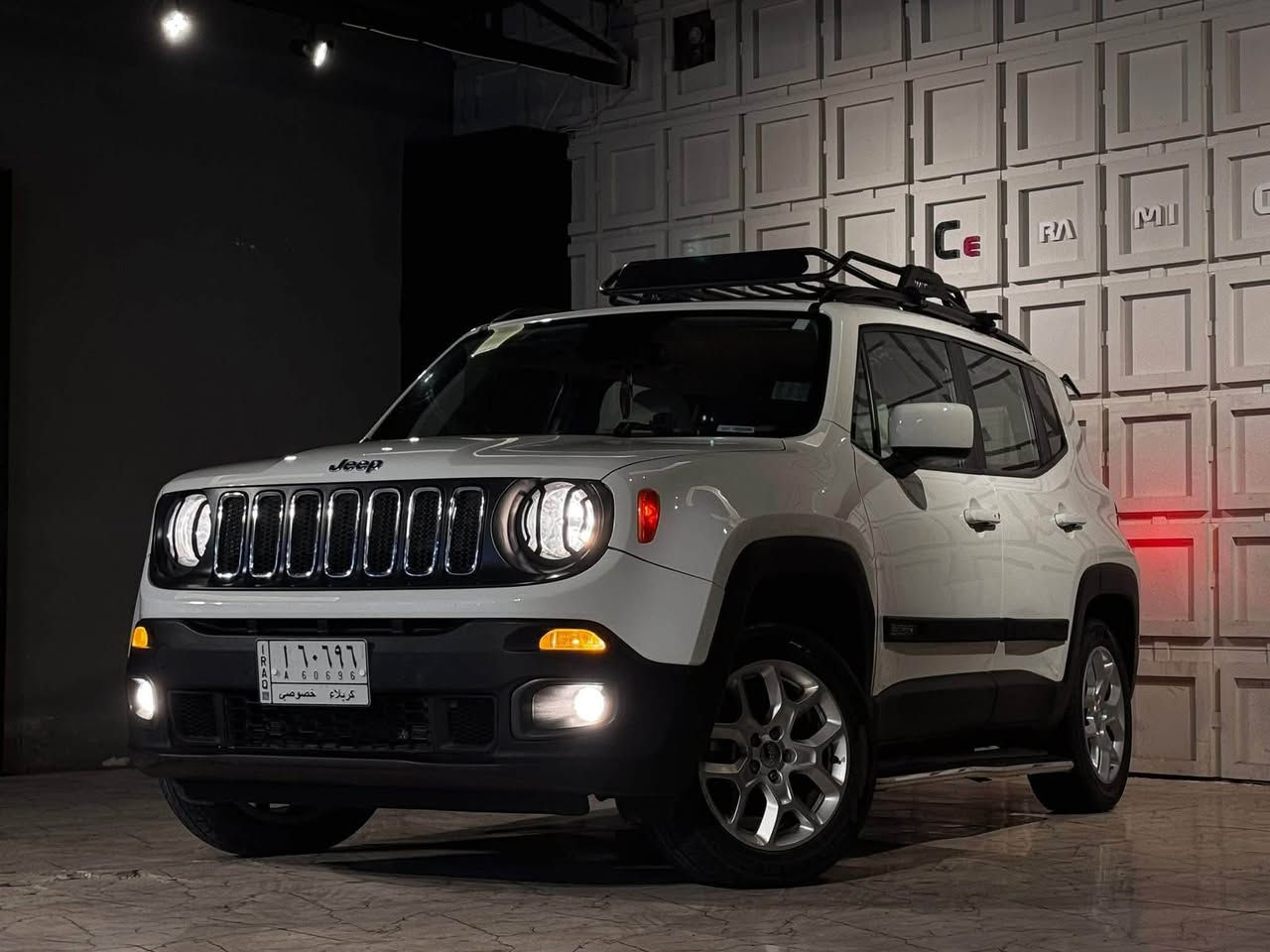 جيب رينجيد موديل 2018  4x4رقم كربلاء
السيارة كير مكينة مكفولات
Jeep Renegade Latitude
كشنات جلد 

بصمة تشغيل عن بعد 
دفع رباعي 
كامرة دوارة
شاشةلمس كبيرة قياس 8.4 
بصمة باب 
ستيرن تدفئة كروز سرعة 
كشافات ذكية 
محرك 2400 تنفس طبيعي المرغوب
حجم الاطار 17 ويل كب 
اربع انظمة للفور ويل 
كير 9 نمر 

مكان السيارة بغداد علما ان السيارة عليهه سستم (لايت +بك لايت +سبايدر خلفي + فندرات على اربع ابواب +دوسة ستانلس تسيل )السيارة خير من الله ترايها من زاخو للفاو .
ملاحظة السيارة بدون صبغ عدا بارد مكان الحادث الموضح بالصور وبيهه طخة هم موضحات السيارة رقمهه مميز 
السعر المطلوب 135$ وبيه مجال للشراي 
للاستفسار الاتصال على الرقم ***********
