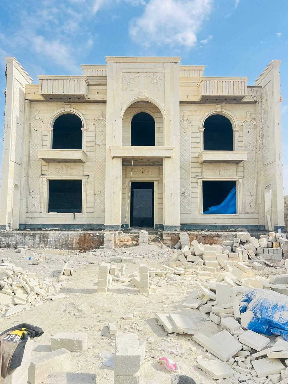 السلام عليكم كادر حجر حلان شقل من اخ لخو الإتقان. عملنا اسعارنا مناسبة تطبيق  واجهات وكوبلنات براقي فيشر  هدفنا.نُنفّذ واجهات بأحدث التصاميم، مع الديكورات، والتطعيمات،أنت اختار الديكور، ولباقي علينا اتصل ((***********))
