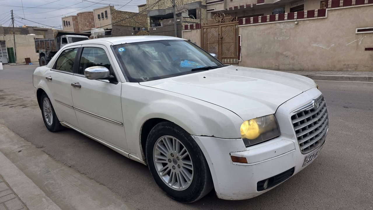 السلام عليكم ..
اوباما 2009 امريكي 
السياره حادثها خلفي جاملغ الايسر 
وبيها طخات بسيطه لا لغد لا شاصي لا كص 
مكينه جديده بيها .. السياره رقمها بغداد (بسمي)
مكاني بغداد مدينة الصدر حي الكوفه 
قرب تقاطع كسره وعطش 
سعرها 88 $ وبيها مجال بسيط 
رقم ***********
